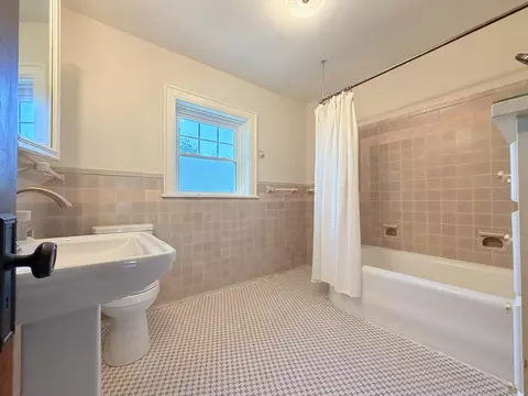 Bath - 503 4th St, Boonville, MO 65233 photo 1 of 5