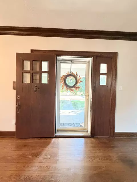 Entry Way - 503 4th St, Boonville, MO 65233 photo 2 of 8