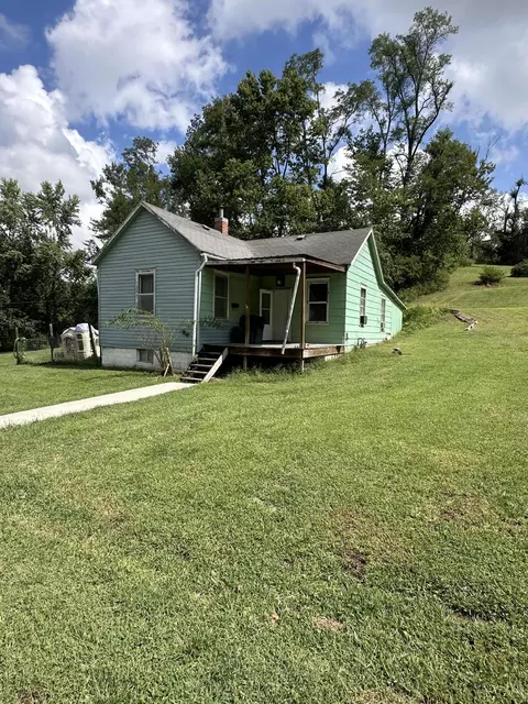 Exterior - 1108 Union St, Glasgow, MO 65254 photo 4 of 7