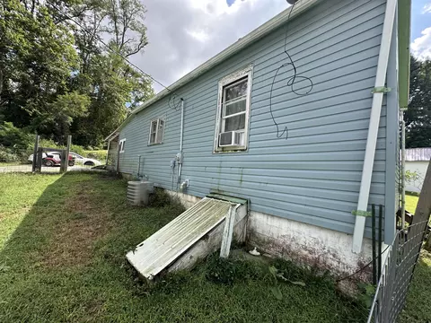 Exterior - 1108 Union St, Glasgow, MO 65254 photo 6 of 7