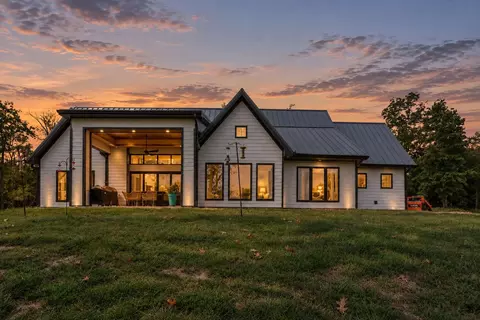 Exterior - 18550 Cantrell Dr, Boonville, MO 65233 photo 5 of 15