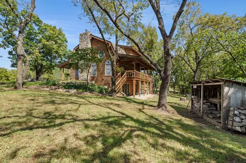 Exterior - 2341 Mueller Ln, Pilot Grove, MO 65276 photo 9 of 10