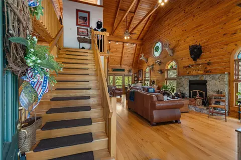 Entry Way - 2341 Mueller Ln, Pilot Grove, MO 65276 photo 1 of 5
