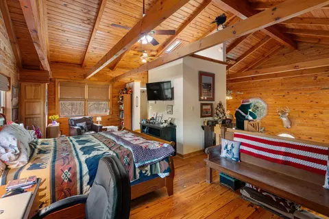 Bedroom - 2341 Mueller Ln, Pilot Grove, MO 65276 photo 2 of 7