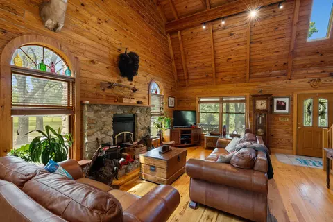 Living - 2341 Mueller Ln, Pilot Grove, MO 65276 photo 3 of 4