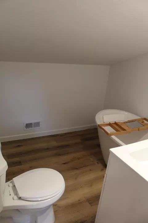 Bath - 517 E Park St, Mexico, MO 65265 photo 3 of 4
