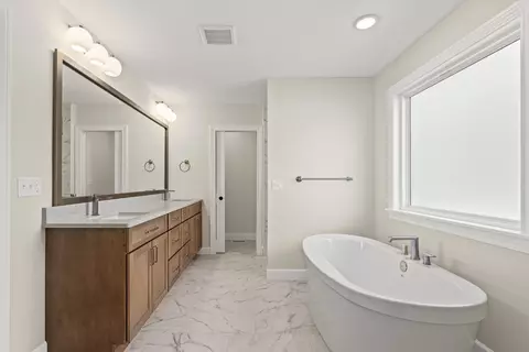 Bath - 2005 Stone Mountain Ct, Columbia, MO 65201 photo 1 of 8