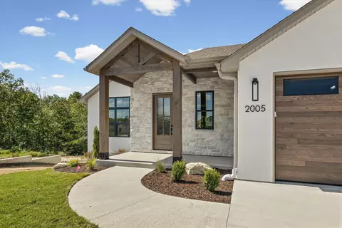 Exterior - 2005 Stone Mountain Ct, Columbia, MO 65201 photo 2 of 8