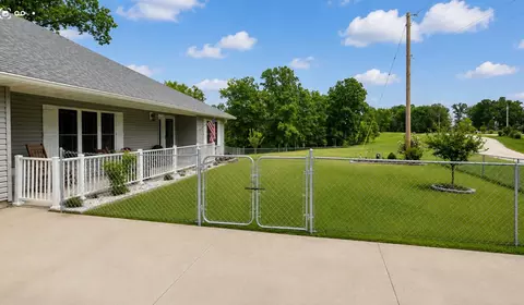 Exterior - 21 Blue Ridge Dr, Eldon, MO 65026 photo 2 of 4