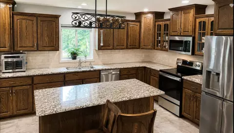 Kitchen - 21 Blue Ridge Dr, Eldon, MO 65026 photo 1 of 2