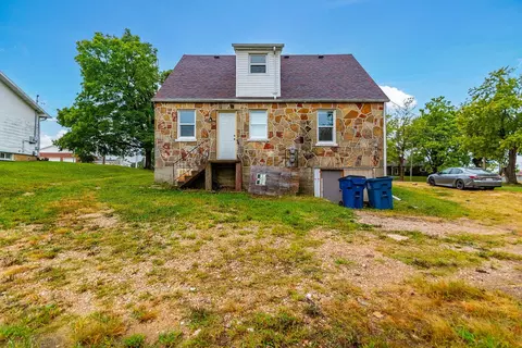 Exterior - 1127 E Main St, Linn, MO 65051 photo 4 of 7
