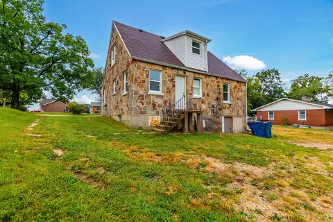 Exterior - 1127 E Main St, Linn, MO 65051 photo 5 of 7