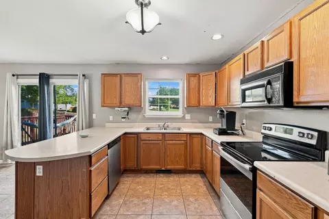 Kitchen - 2665 E Alfalfa Dr, Columbia, MO 65202 photo 4 of 5