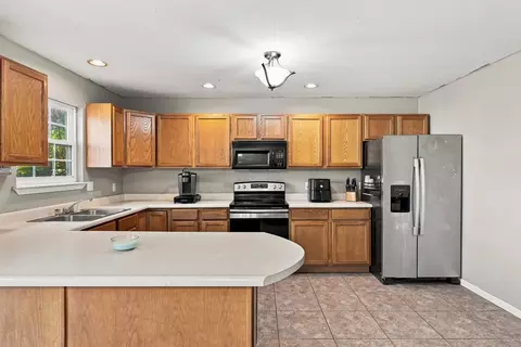 Kitchen - 2665 E Alfalfa Dr, Columbia, MO 65202 photo 2 of 5