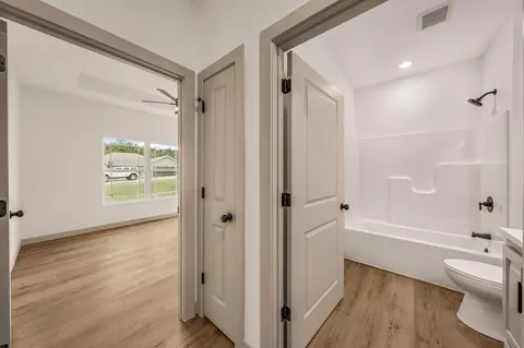 Entry Way - 959 Cochise Dr, Holts Summit, MO 65043 photo 6 of 8