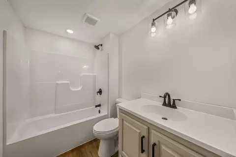 Bath - 959 Cochise Dr, Holts Summit, MO 65043 photo 2 of 3