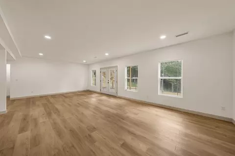 Living - 959 Cochise Dr, Holts Summit, MO 65043 photo 7 of 10