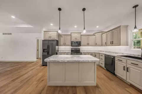 Kitchen - 959 Cochise Dr, Holts Summit, MO 65043 photo 2 of 2