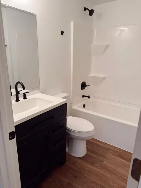 Bath - 1800 Iris Dr, Columbia, MO 65202 photo 1 of 4