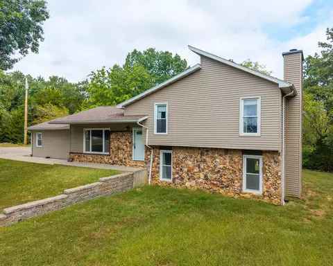 205 W Akeman Bridge Rd, Columbia, MO 65202