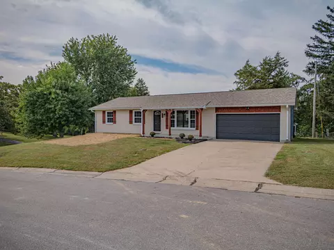 201 Green Hills Dr, Moberly, MO 65270