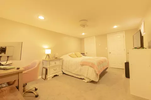 Bedroom - 9755 E Lake San-lynn Rd, Centralia, MO 65240 photo 8 of 9