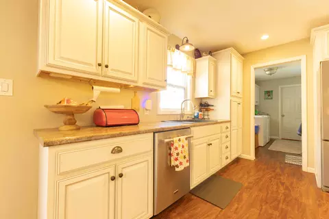 Kitchen - 9755 E Lake San-lynn Rd, Centralia, MO 65240 photo 3 of 7