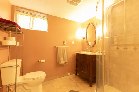 Bath - 9755 E Lake San-lynn Rd, Centralia, MO 65240 photo 4 of 5