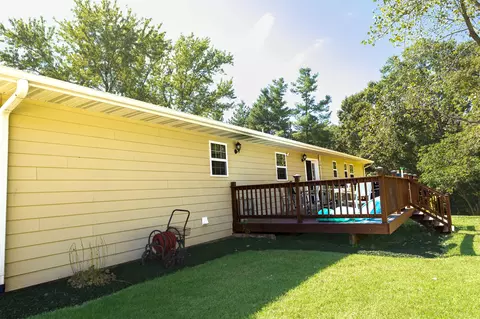 Exterior - 9755 E Lake San-lynn Rd, Centralia, MO 65240 photo 5 of 7