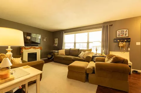 Living - 9755 E Lake San-lynn Rd, Centralia, MO 65240 photo 3 of 8
