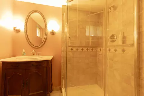 Bath - 9755 E Lake San-lynn Rd, Centralia, MO 65240 photo 5 of 5