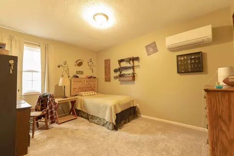 Bedroom - 9755 E Lake San-lynn Rd, Centralia, MO 65240 photo 6 of 9