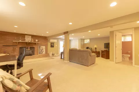 Living - 9755 E Lake San-lynn Rd, Centralia, MO 65240 photo 5 of 8
