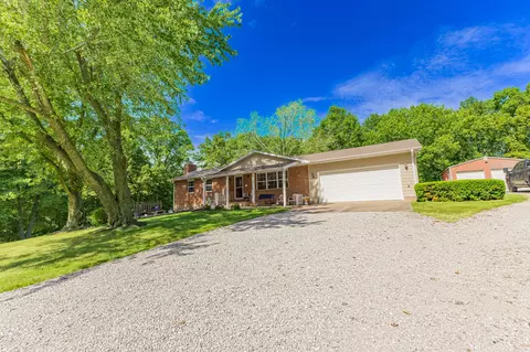 Exterior - 9755 E Lake San-lynn Rd, Centralia, MO 65240 photo 4 of 7