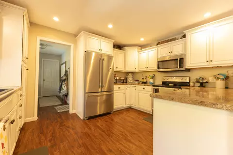 Kitchen - 9755 E Lake San-lynn Rd, Centralia, MO 65240 photo 2 of 7