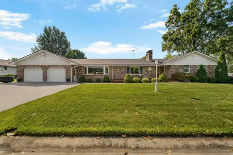 502 Lawn Dr, Tipton, MO 65081