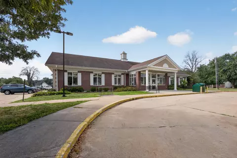 Exterior - 105 S Maple St, Centralia, MO 65240 photo 8 of 12