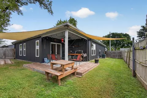 Exterior - 105 S Maple St, Centralia, MO 65240 photo 7 of 12