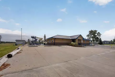 Exterior - 105 S Maple St, Centralia, MO 65240 photo 11 of 12