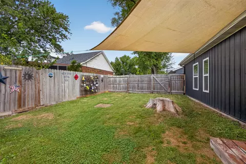 Exterior - 105 S Maple St, Centralia, MO 65240 photo 5 of 12