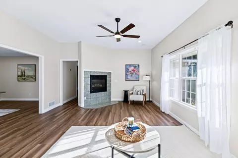 Living - 3206 Palmer Ct, Fulton, MO 65251 photo 4 of 8