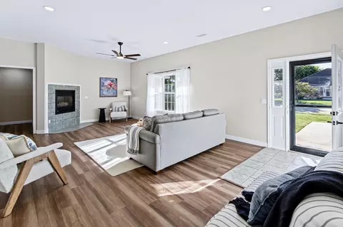 Living - 3206 Palmer Ct, Fulton, MO 65251 photo 7 of 8