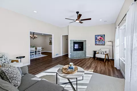 Living - 3206 Palmer Ct, Fulton, MO 65251 photo 3 of 8