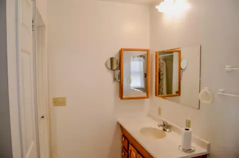 Bath - 16696 Sydney Rd, Monroe City, MO 63456 photo 1 of 3