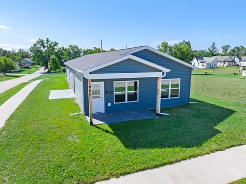 Exterior - 1000 Henry St, Moberly, MO 65270 photo 4 of 5