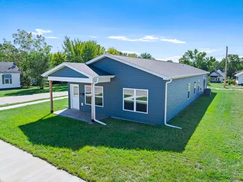Exterior - 1000 Henry St, Moberly, MO 65270 photo 3 of 5