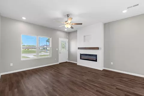 Living - 1000 Henry St, Moberly, MO 65270 photo 1 of 6