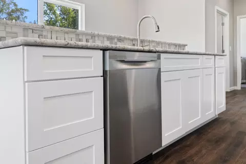Kitchen - 1000 Henry St, Moberly, MO 65270 photo 5 of 6