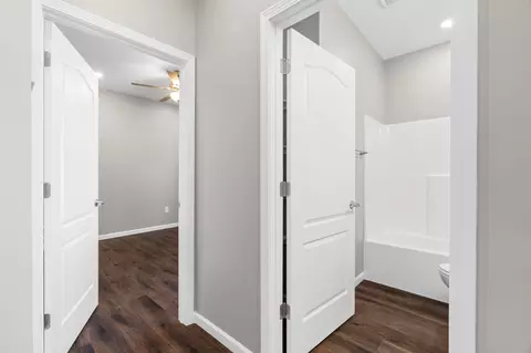Entry Way - 1000 Henry St, Moberly, MO 65270 photo 6 of 6