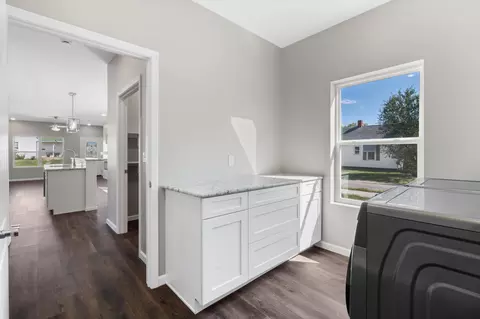 Entry Way - 1000 Henry St, Moberly, MO 65270 photo 4 of 6